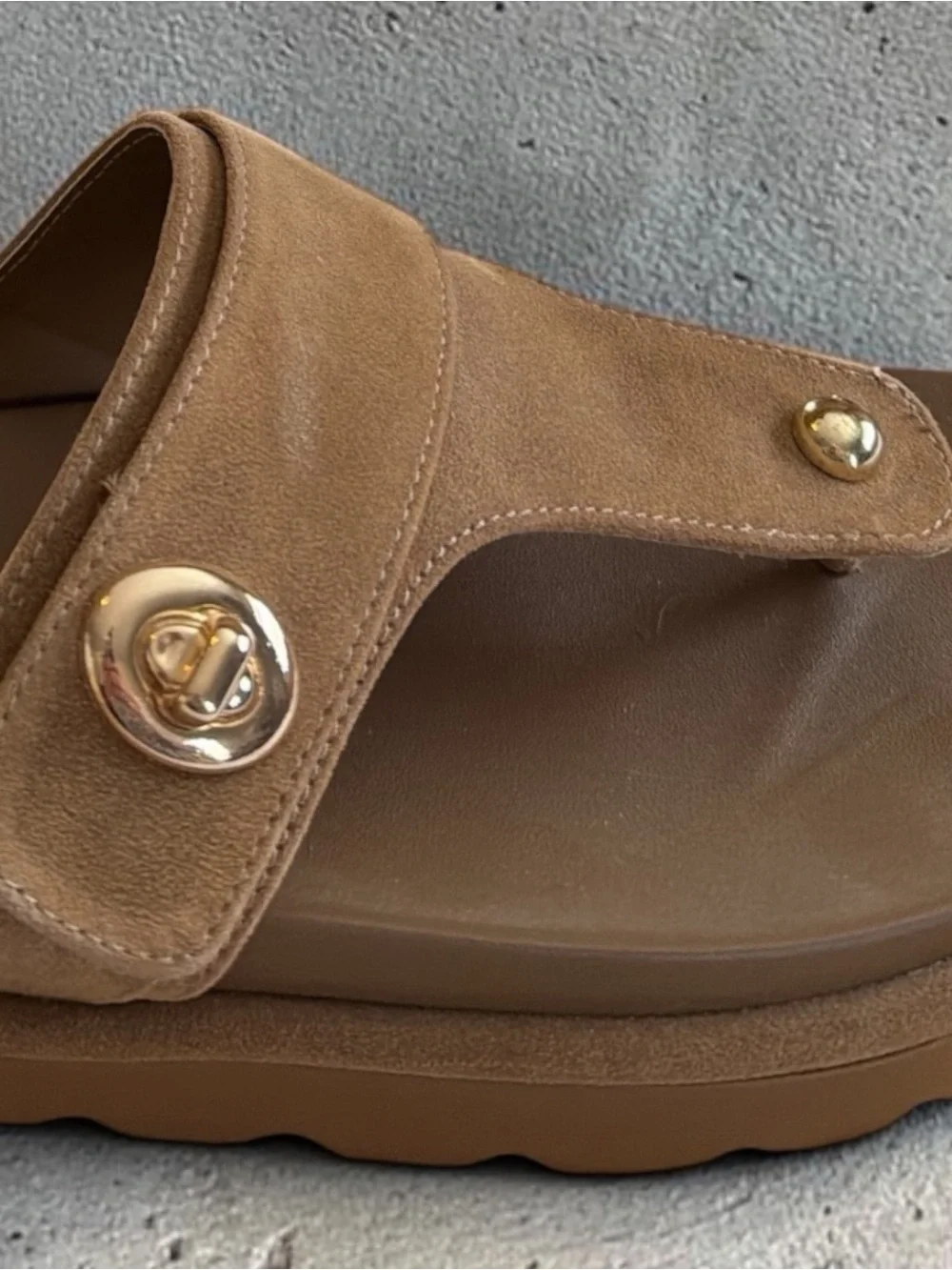 Universal Thread Brown Suede Thong Slide Sandals Gold Hardware Size 9
